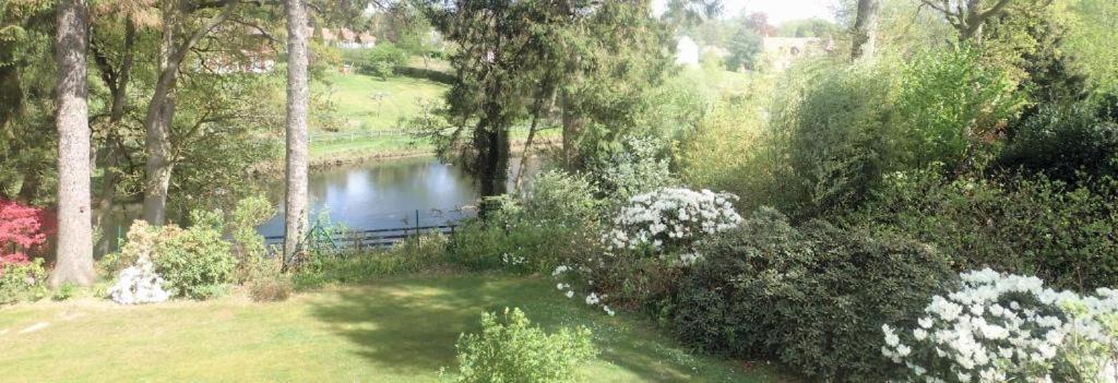 Au Charme Du Lac Espace Bien Etre Et Piscine Chauffe Proche Parc Et Restaurant Du Casino Forges-les-Eaux Eksteriør billede