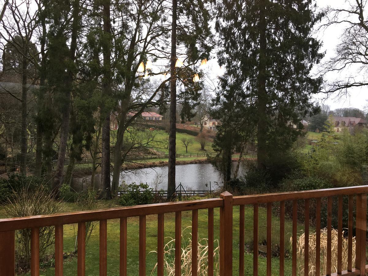 Au Charme Du Lac Espace Bien Etre Et Piscine Chauffe Proche Parc Et Restaurant Du Casino Forges-les-Eaux Eksteriør billede